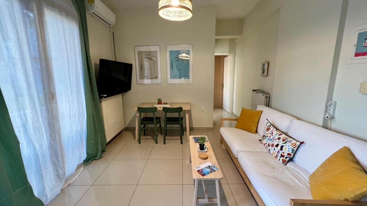 Апартаменты 100 Meters From The Sea Ксилокастро Экстерьер фото